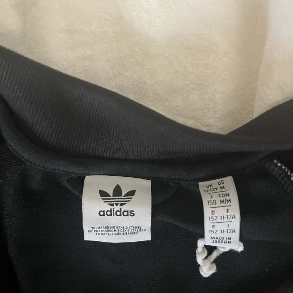 Adidas - Picture 3 of 4